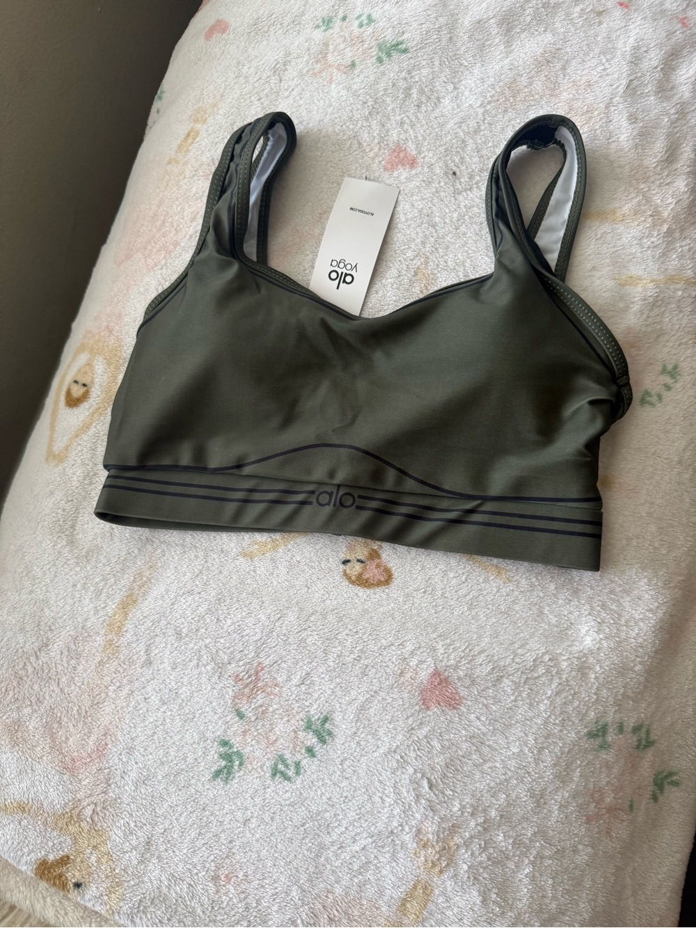ALO Yoga Olive Green Low-Impact Sports Bra with Supportive Band